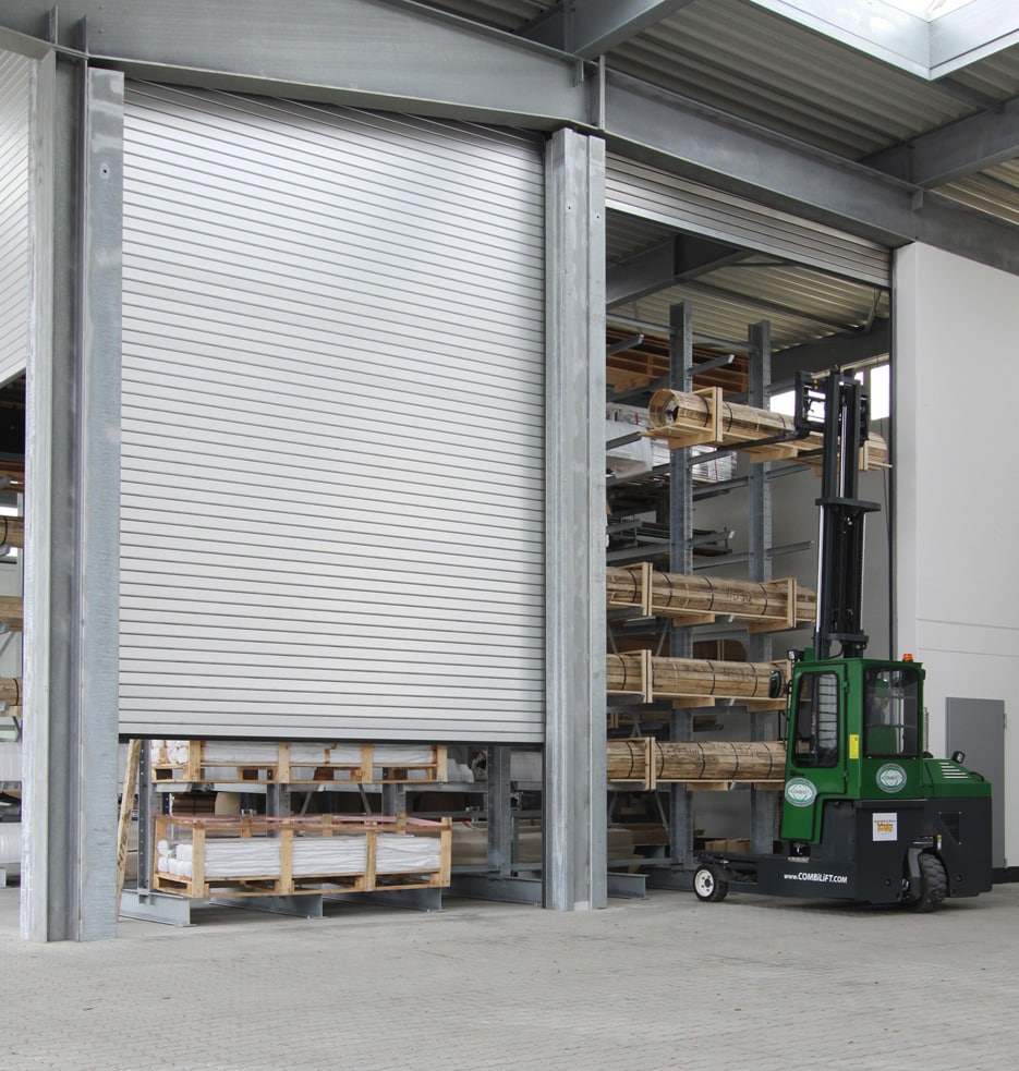 Schnelllauftor für Industriehallen zur schnellen und sicheren Trennung von Bereichen